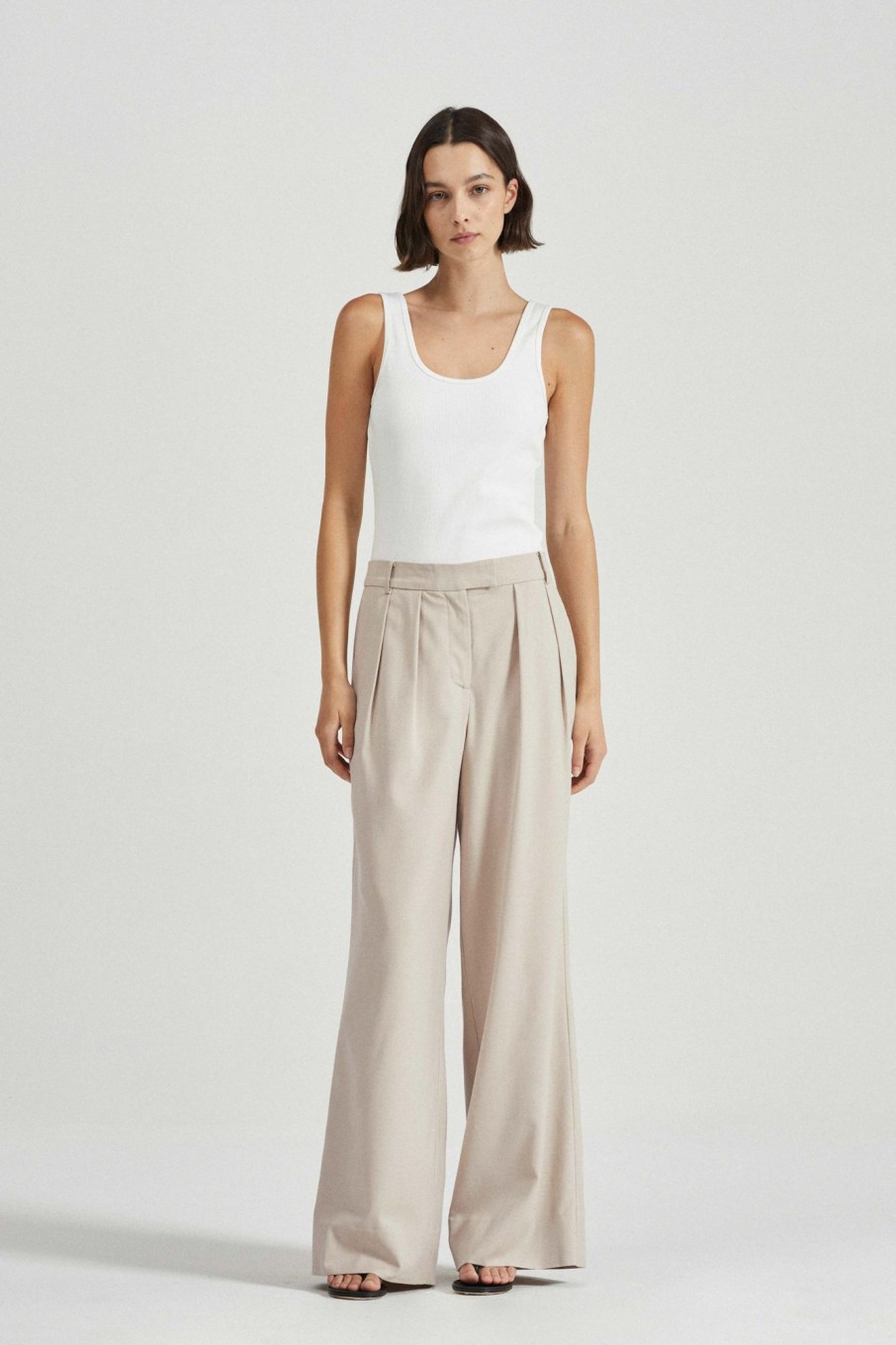 Women Friends With Frank Pants | The Sabine Trousers Sand